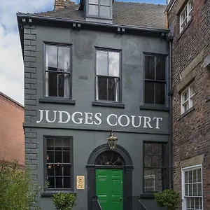 Guest house Judges Court